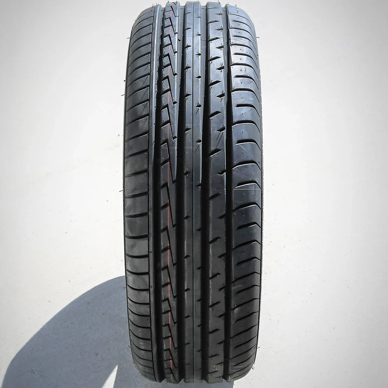 Cosmo TigerTail 215/60R17 100V XL