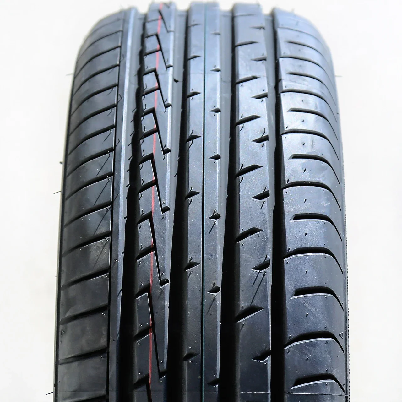 Cosmo TigerTail 215/60R17 100V XL