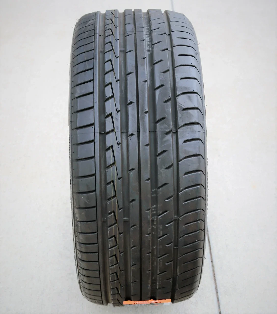 Cosmo TigerTail 315/35R20 ZR 110W XL