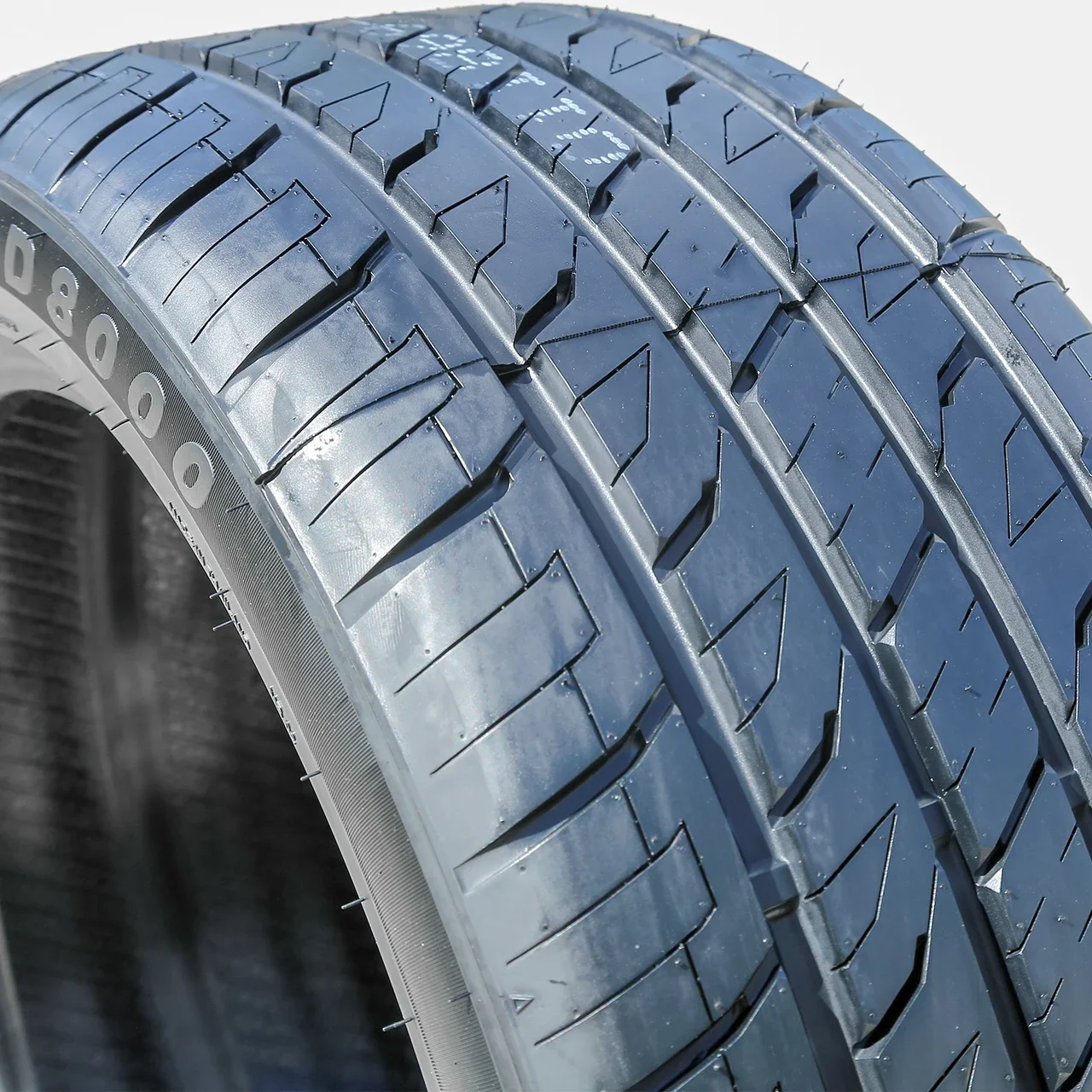 Dcenti D8000 245/35R20 ZR 95W XL