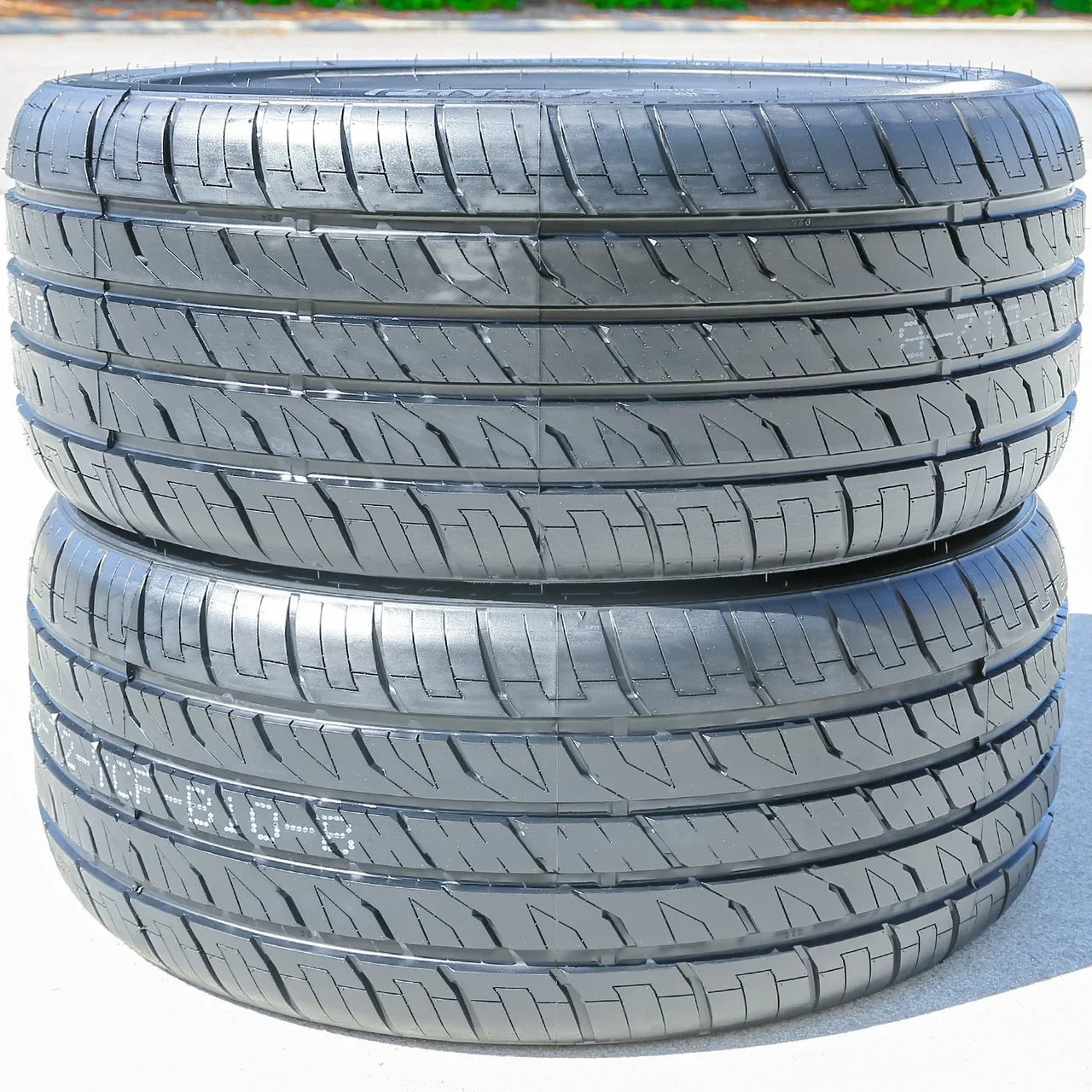 Dcenti D8000 245/35R20 ZR 95W XL