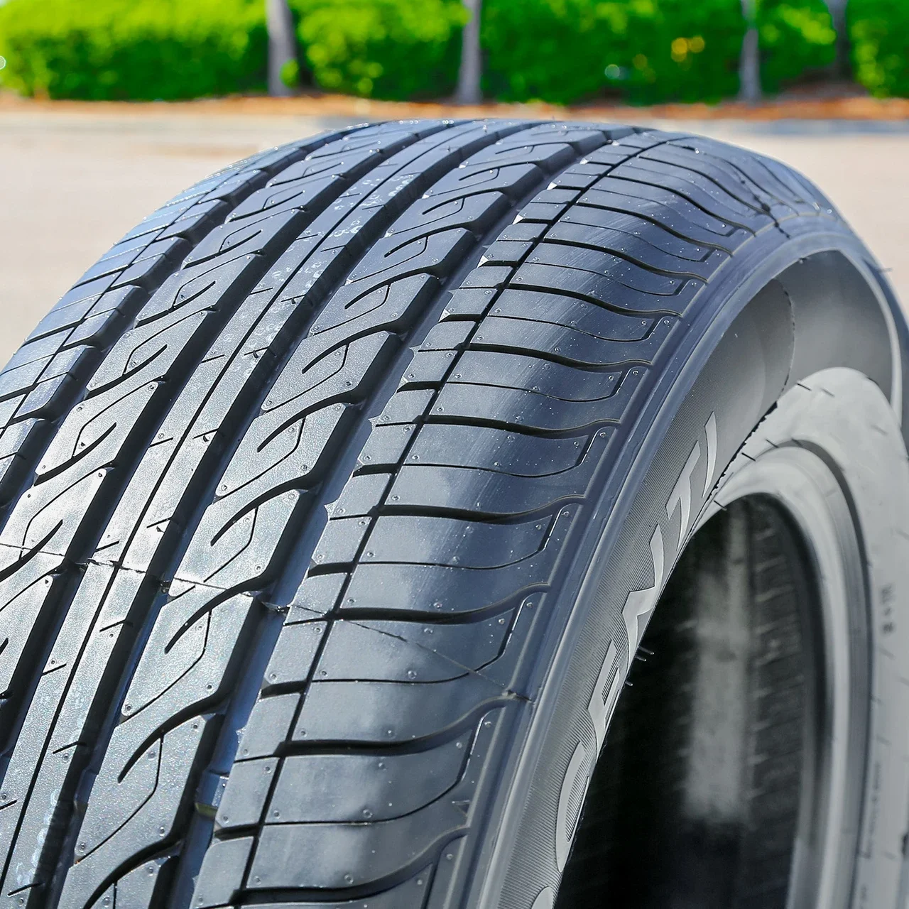 Dcenti DC33 215/55R17 94V