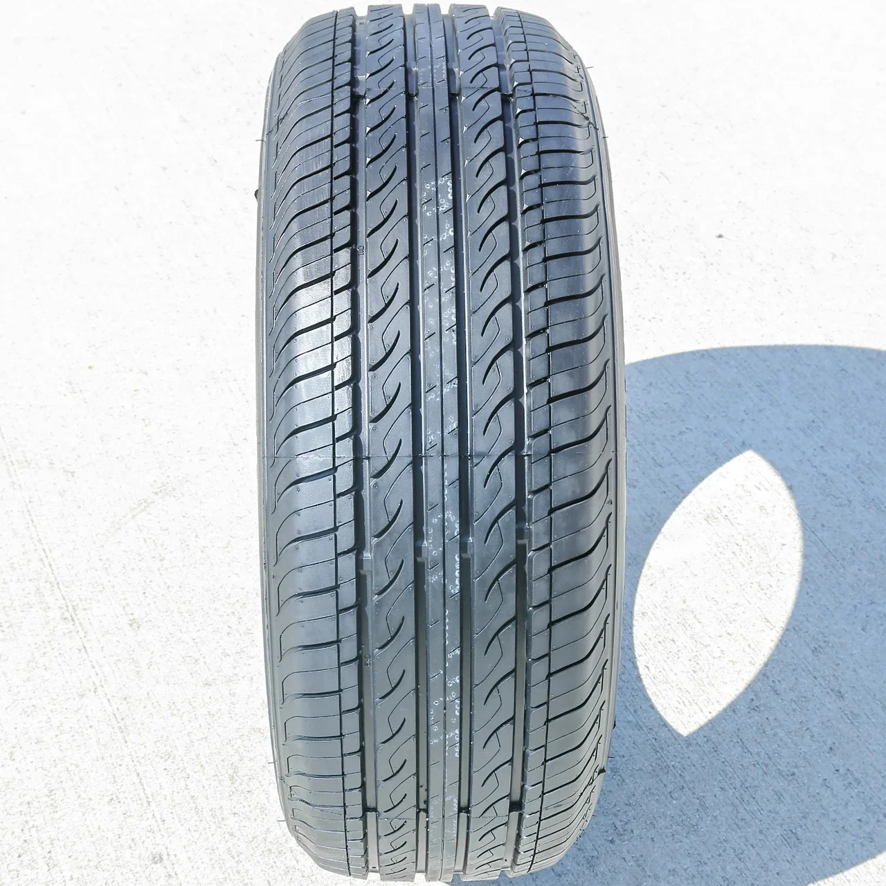 Dcenti DC33 215/55R17 94V