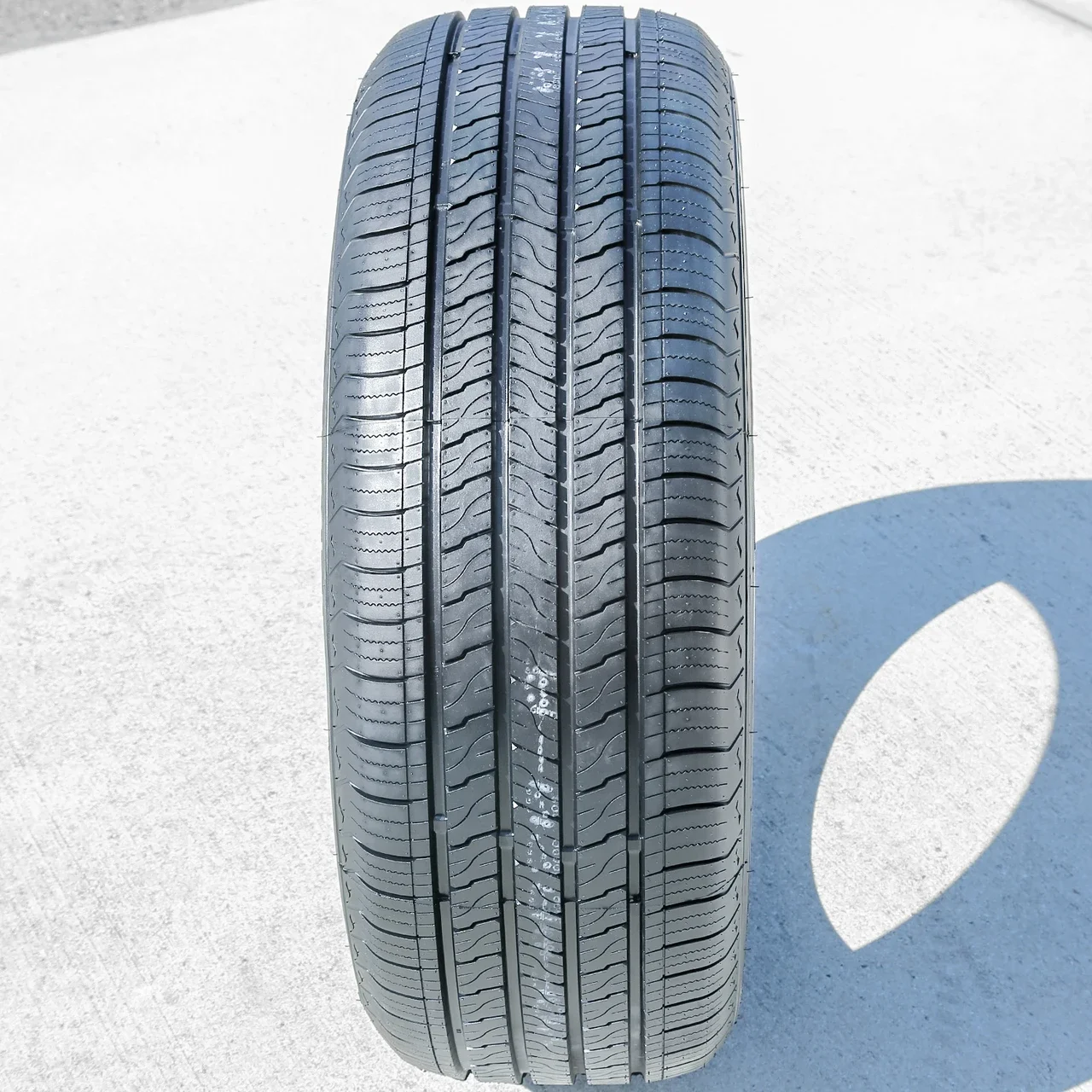 Dcenti DC66 245/60R18 105T