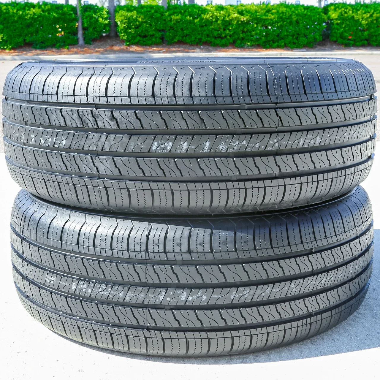 Dcenti DC66 245/70R17 110T