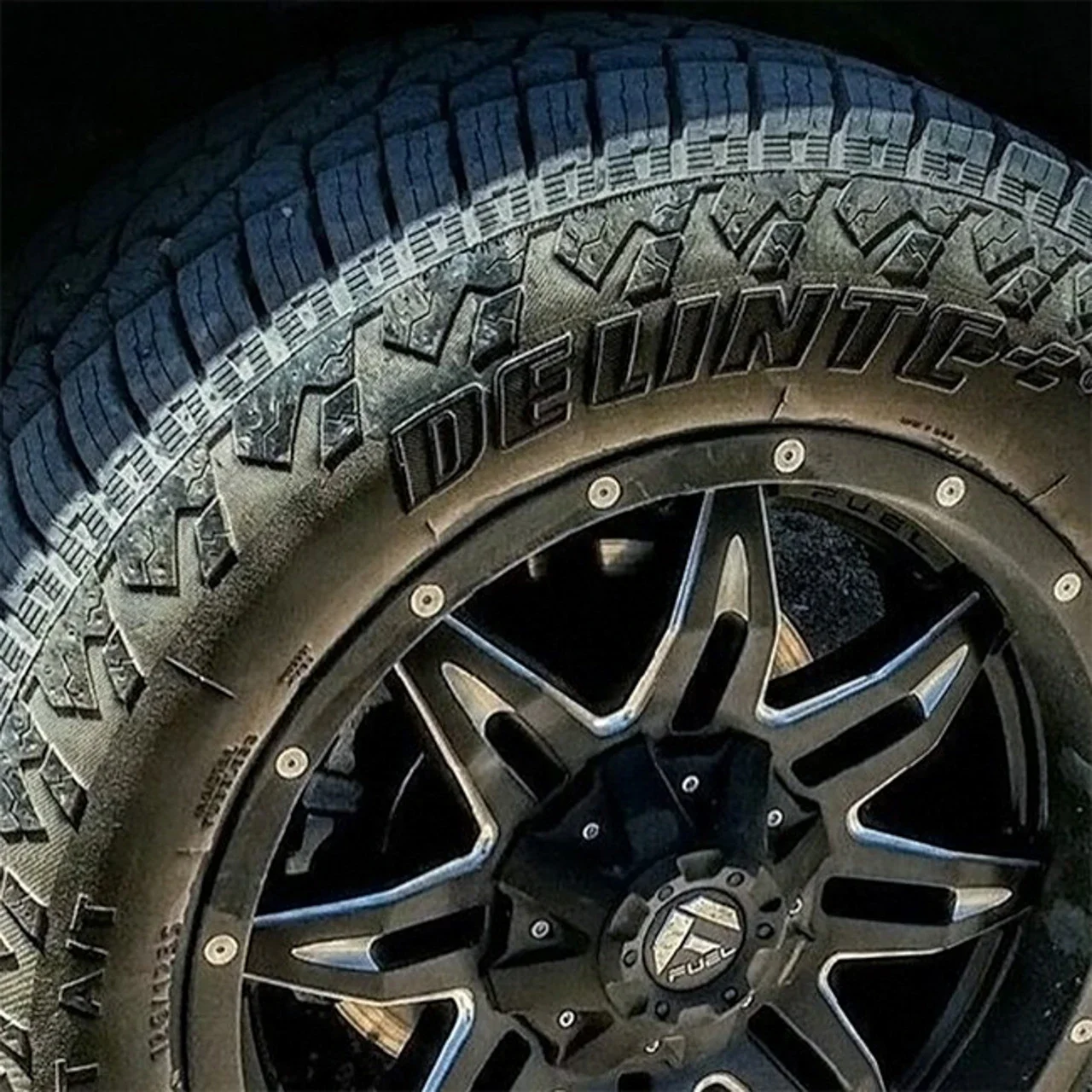 Delinte DX-10 Bandit A/T LT 235/75R15 110/107S D (8 Ply)