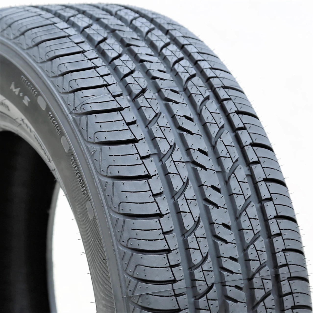 Douglas All-Season 215/60R15 94H