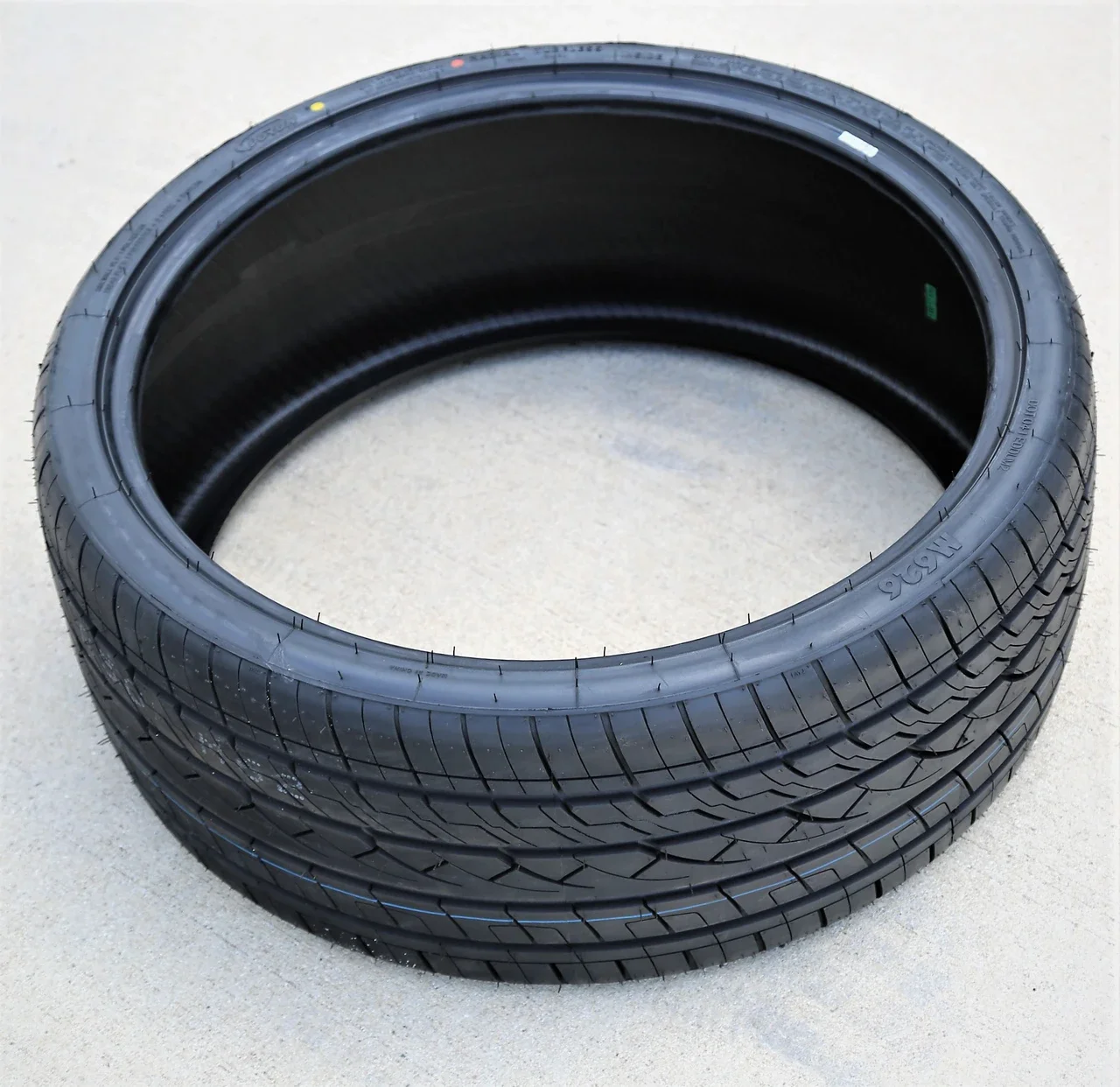 Durun M626 225/30R20 ZR 85W XL