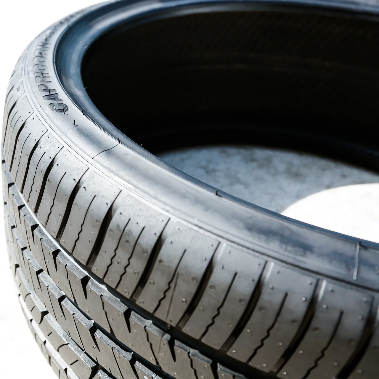 Evoluxx Capricorn UHP 215/40R18 89Y XL