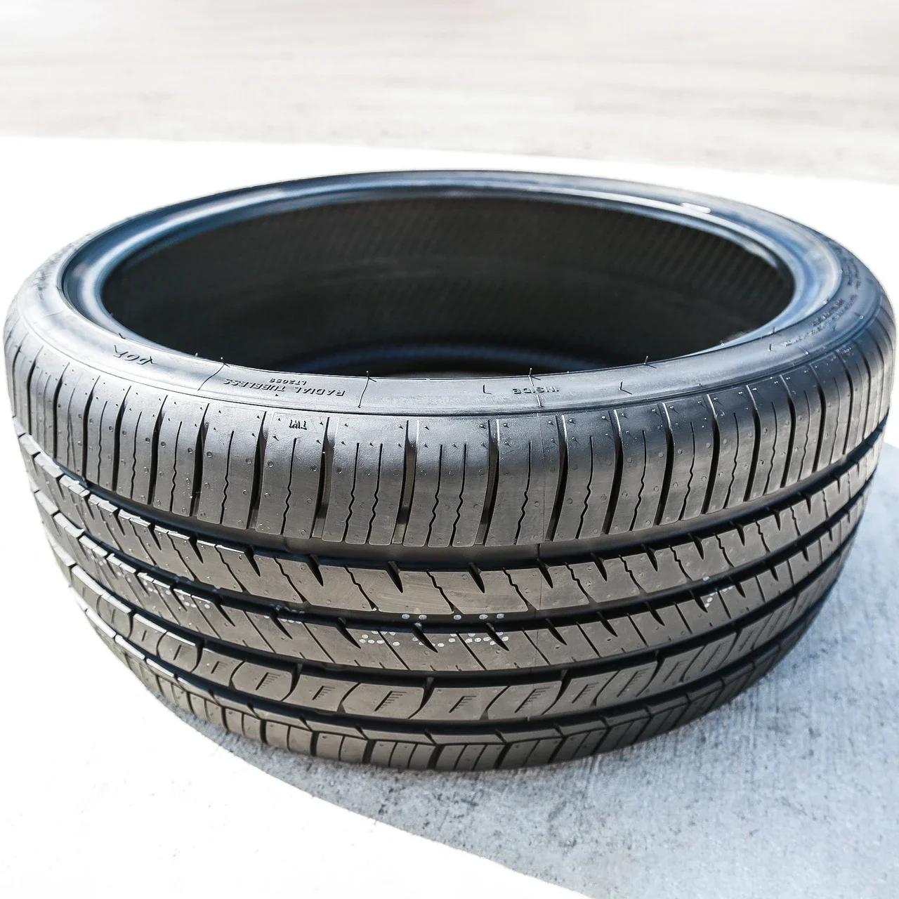 Evoluxx Capricorn UHP 215/40R18 89Y XL