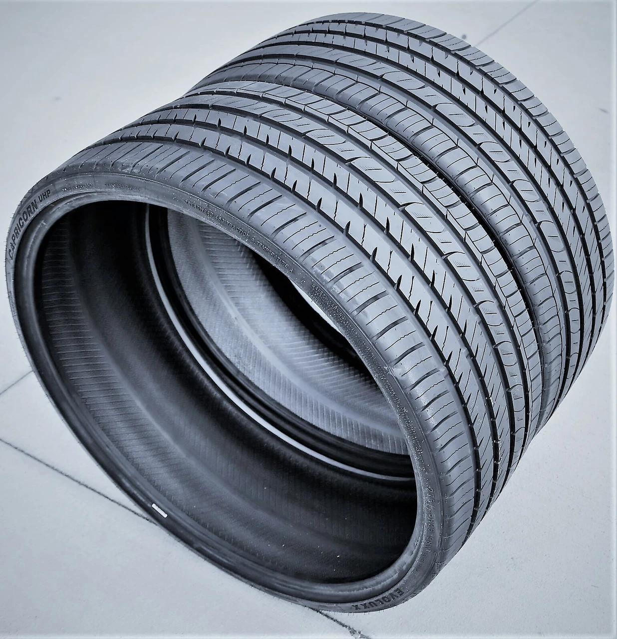 Evoluxx Capricorn UHP 275/25R26 98W XL