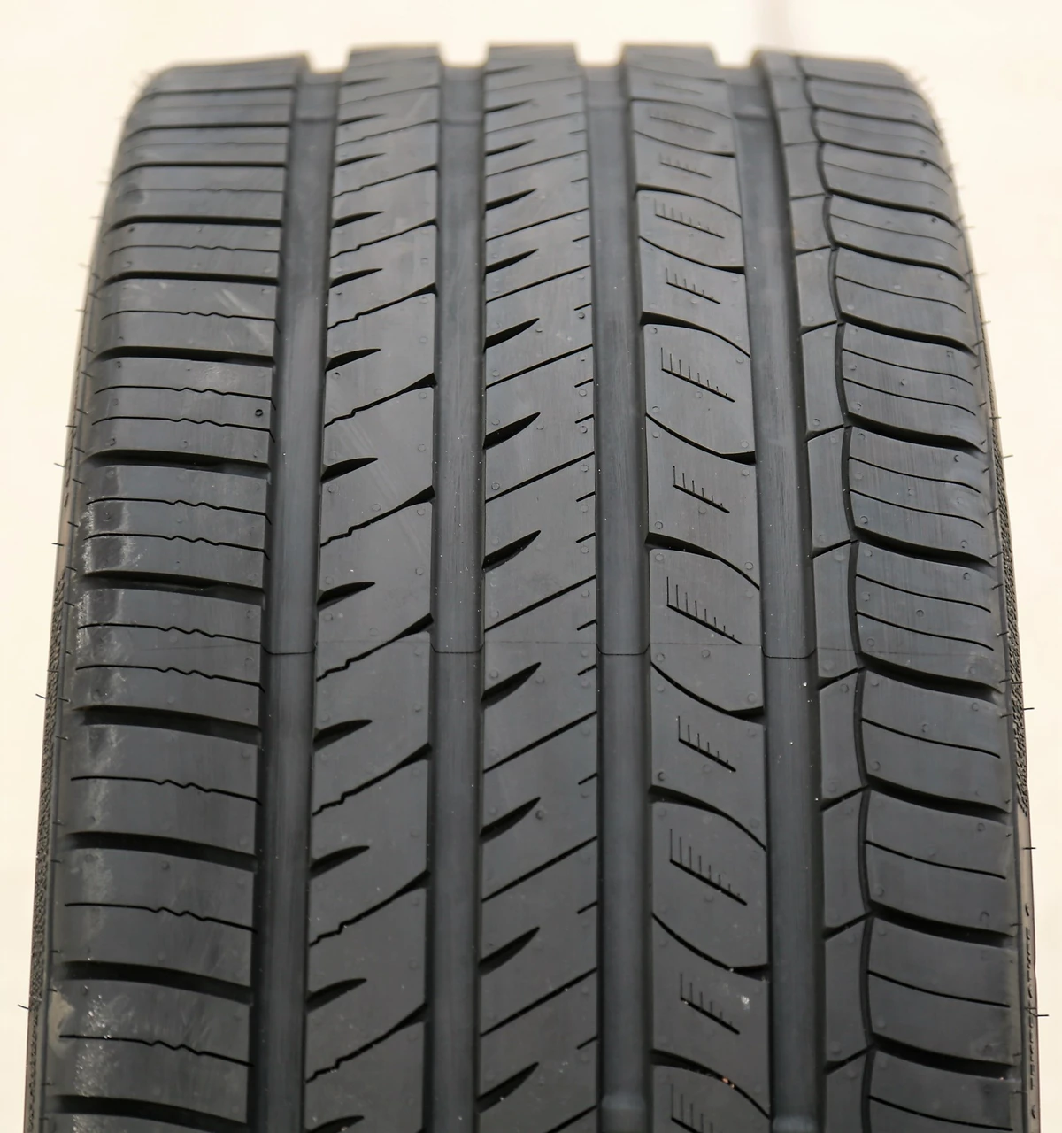 Evoluxx Capricorn UHP 275/25R28 99W XL