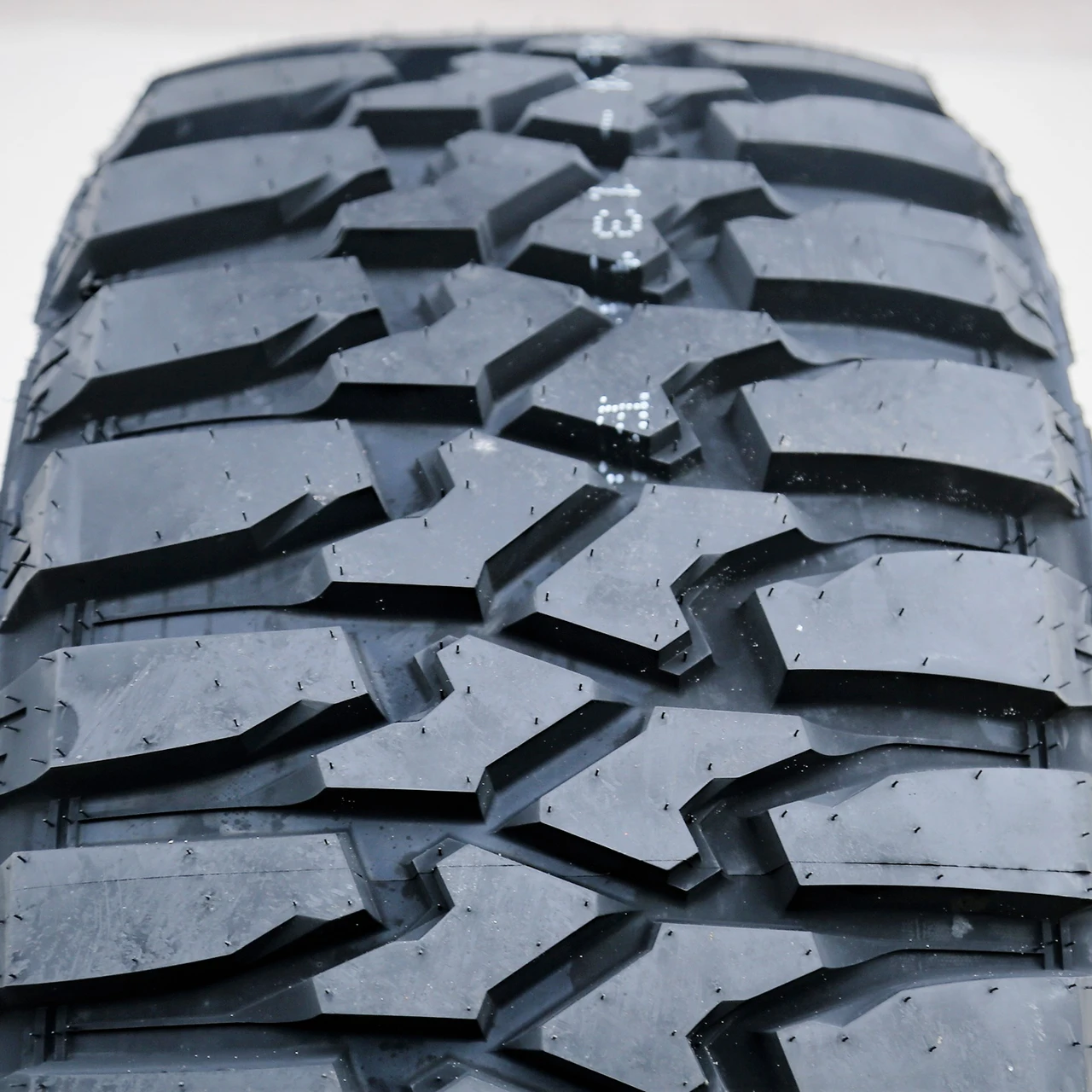 Evoluxx Rotator M/T LT 37X13.50R24 124Q F (12 Ply)