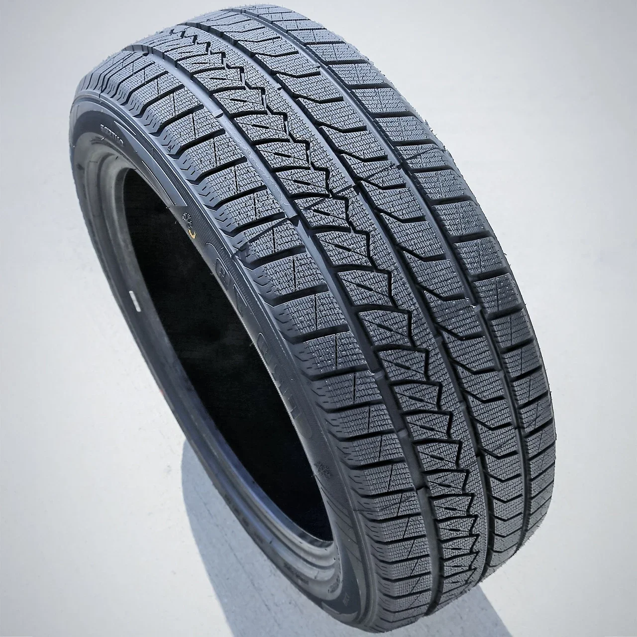 Farroad FRD79 175/65R14 82T