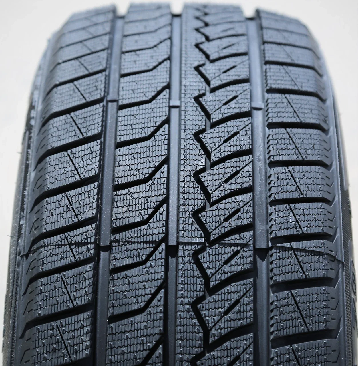 Farroad FRD79 175/65R14 82T