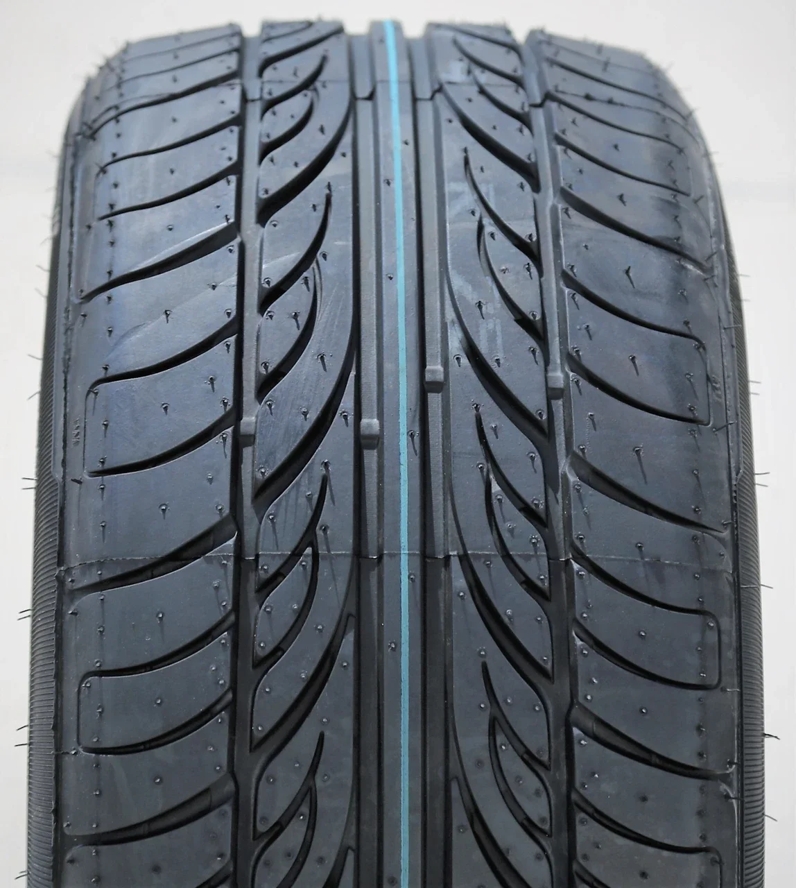 Forceum Hena 245/40R17 ZR 95W XL