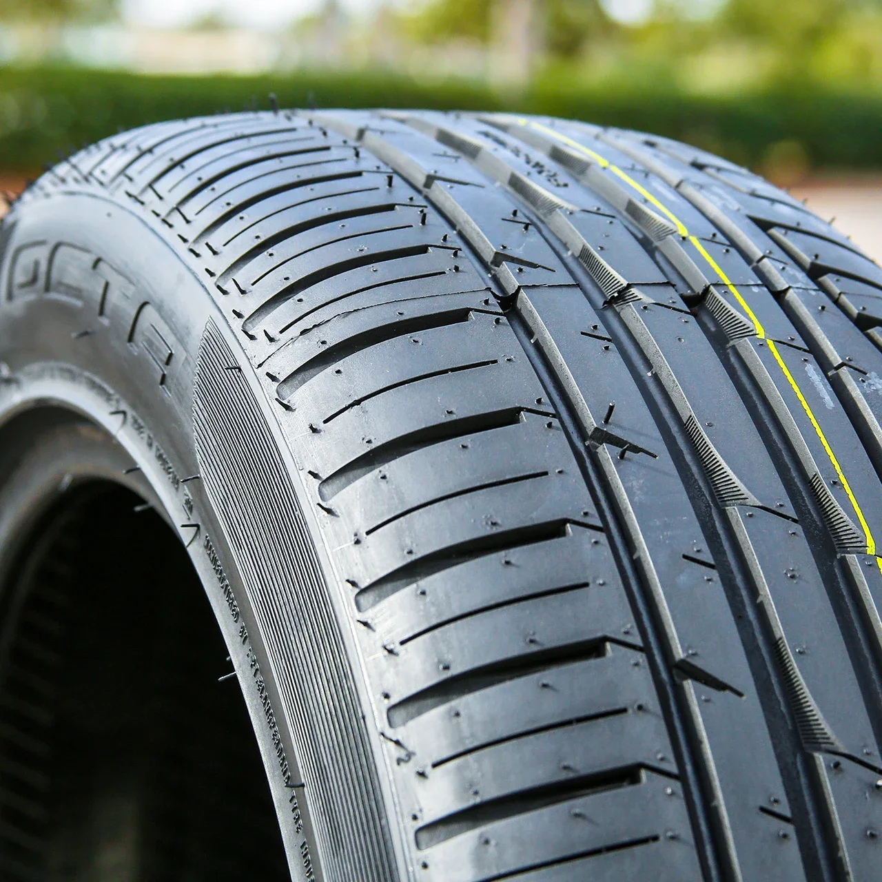 Forceum Octa 245/45R19 ZR 102Y XL