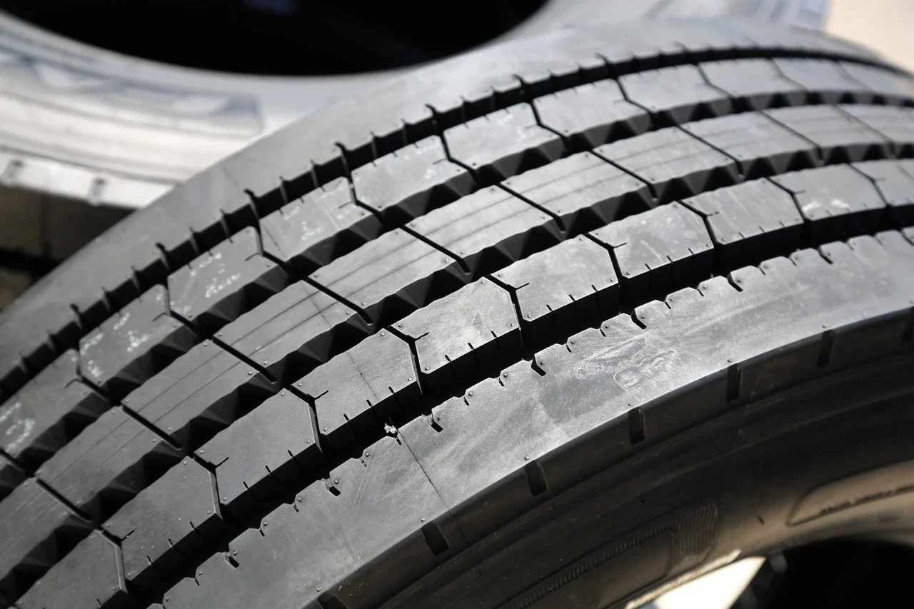 Fortune FAR602 275/70R22.5 148/145L J (18 Ply)