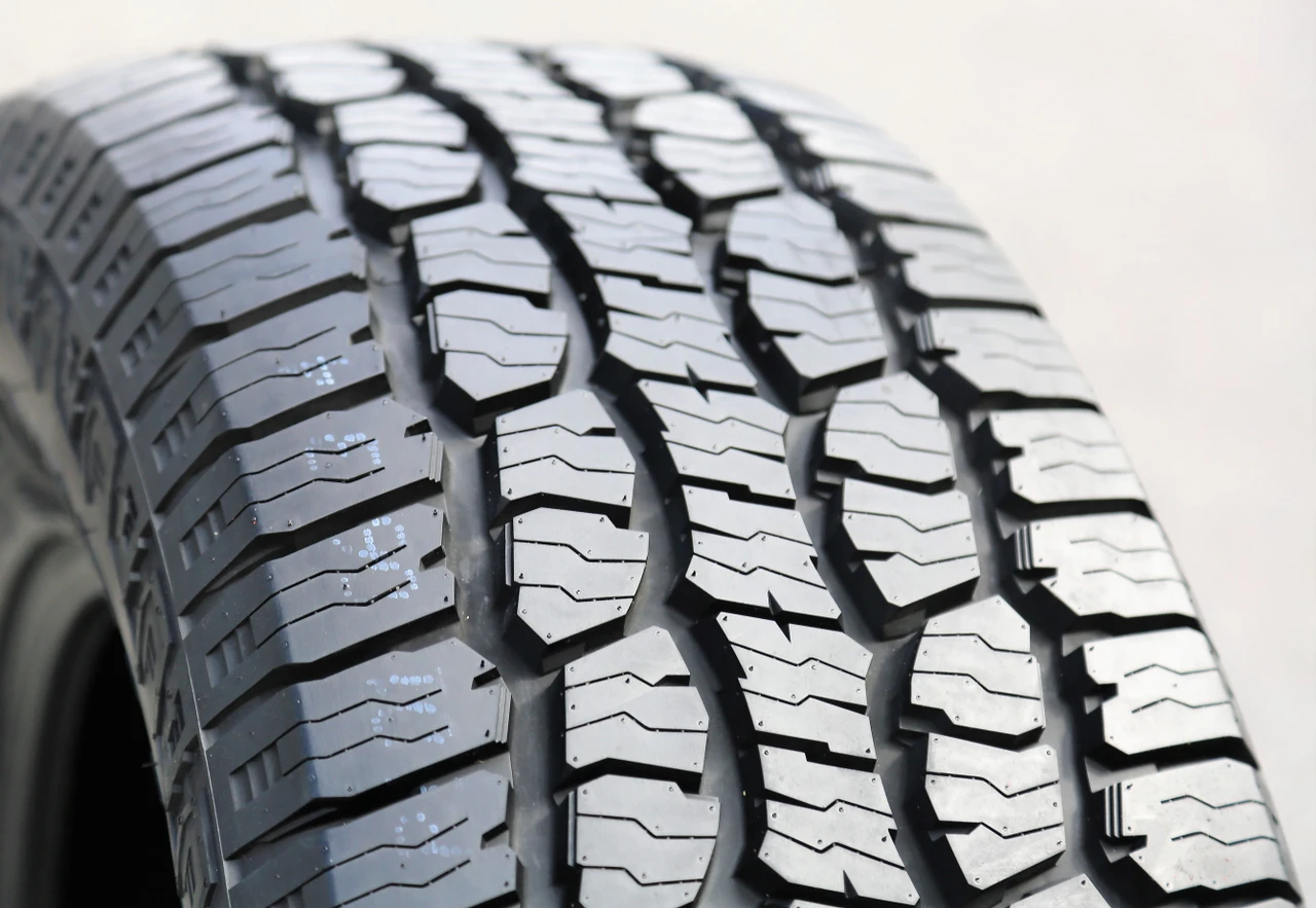 Fortune Tormenta A/T FSR308 LT 225/75R16 115/112S E (10 Ply)