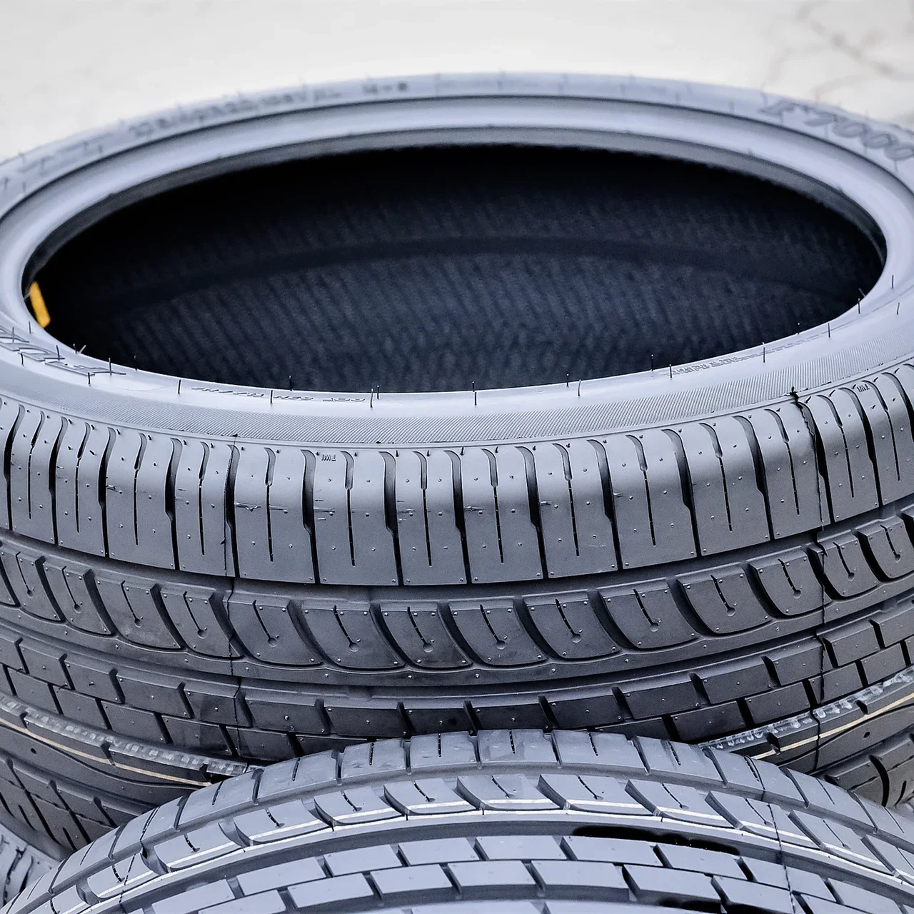 Fullrun F7000 215/70R15 98H