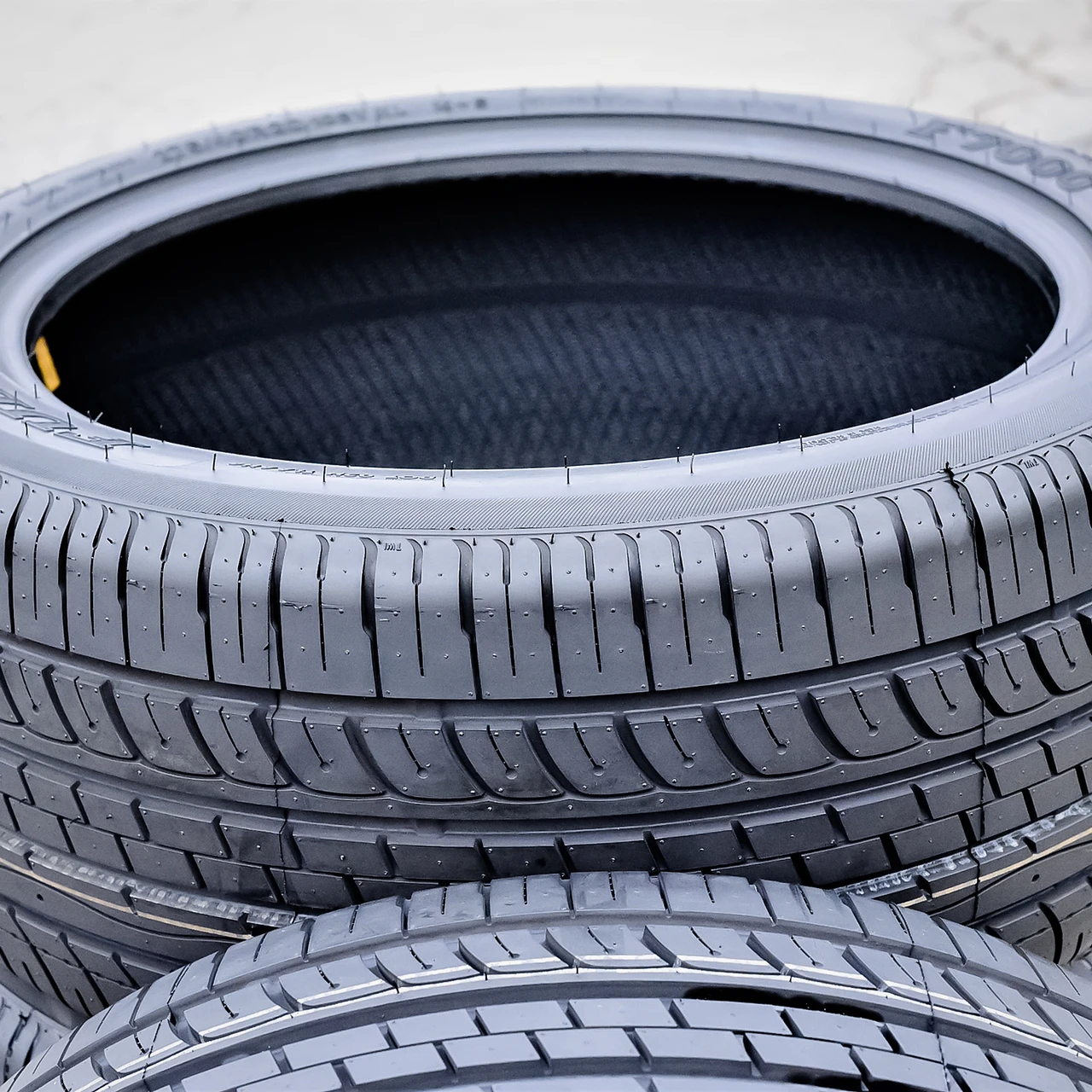 Fullrun F7000 245/40R20 ZR 99W XL