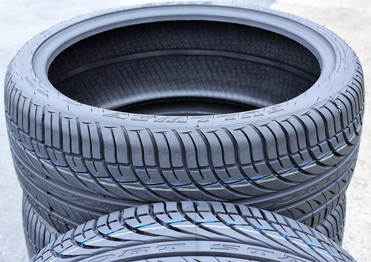 Fullway HP108 245/45R19 102W XL BLEMAS All Season Tire