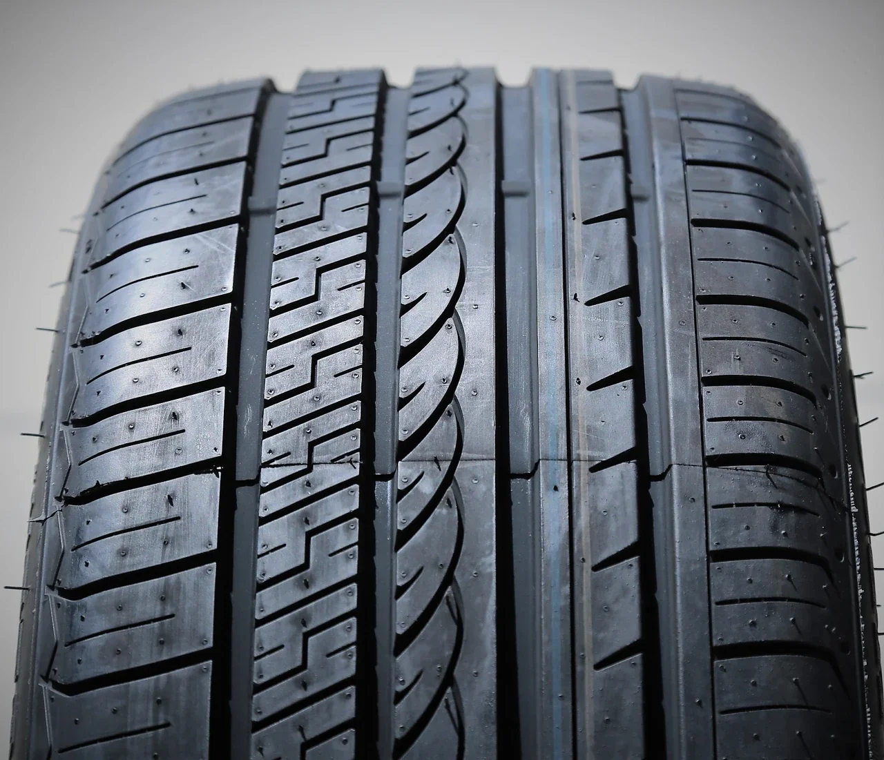 Fullway HP208 235/45R17 ZR 97W XL