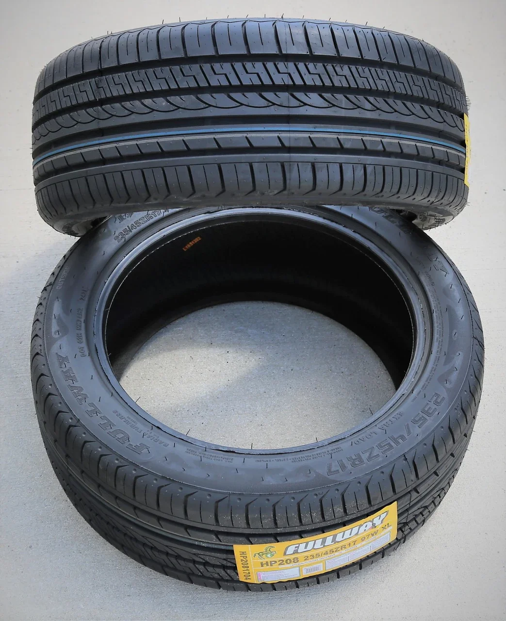Fullway HP208 235/45R17 ZR 97W XL
