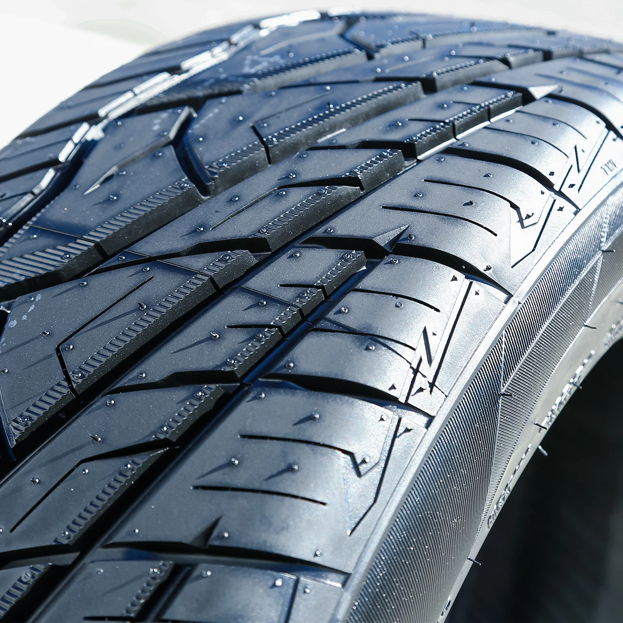 Giovanna A/S 275/60R20 116H XL