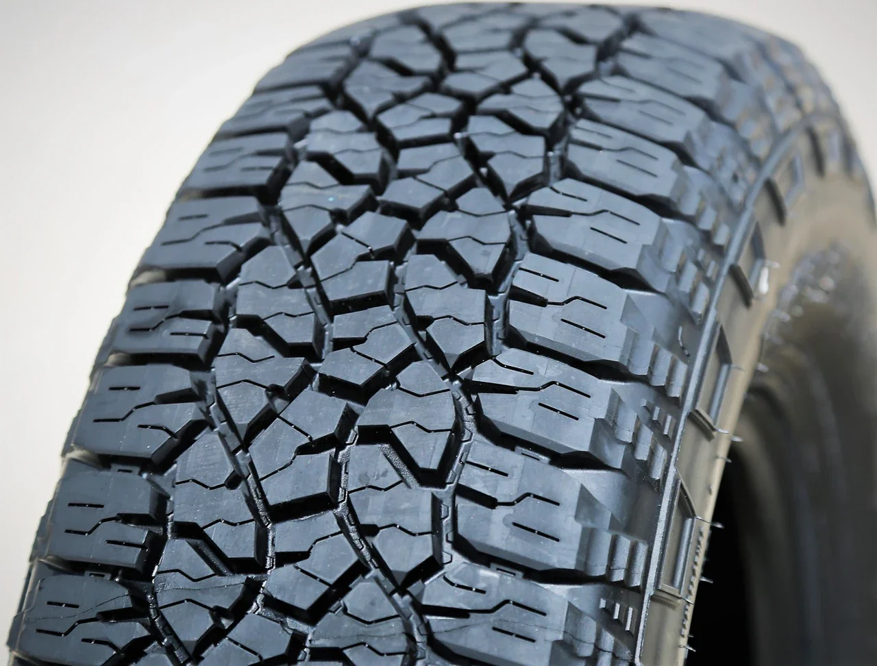 Goodyear Wrangler TrailRunner AT (OE) LT 275/65R20 126/123S E (10 Ply)