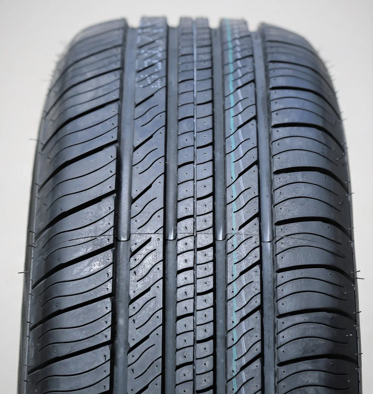 GT Radial Champiro Touring A/S 225/60R18 100H