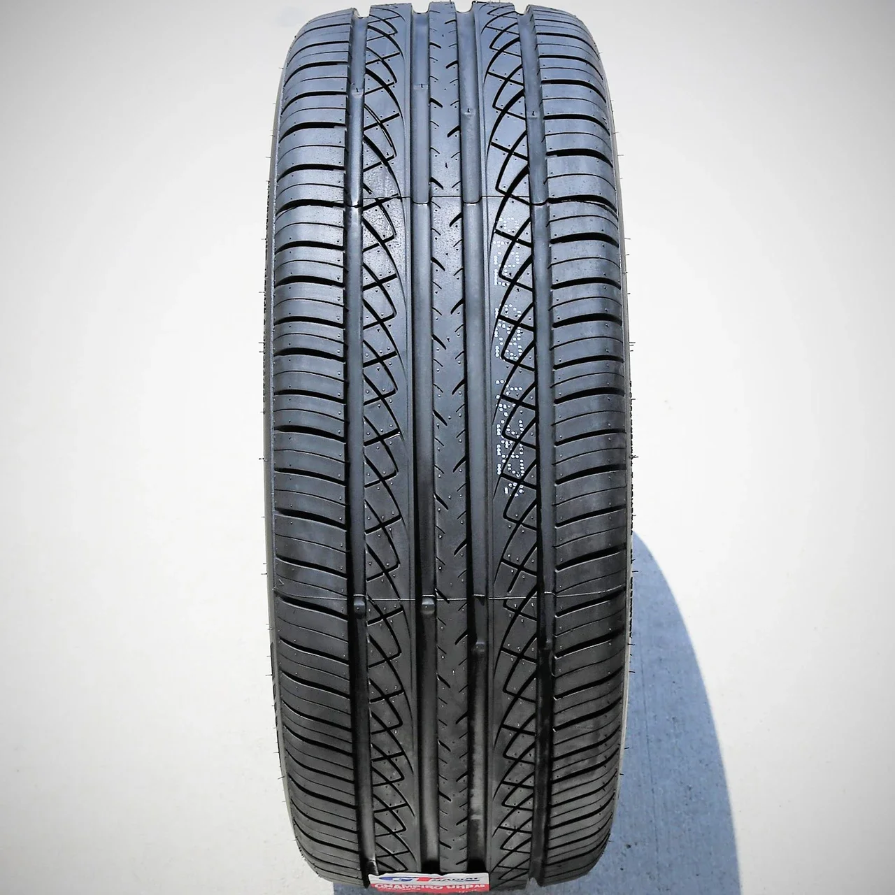 GT Radial Champiro UHP A/S 225/40R18 ZR 92Y XL