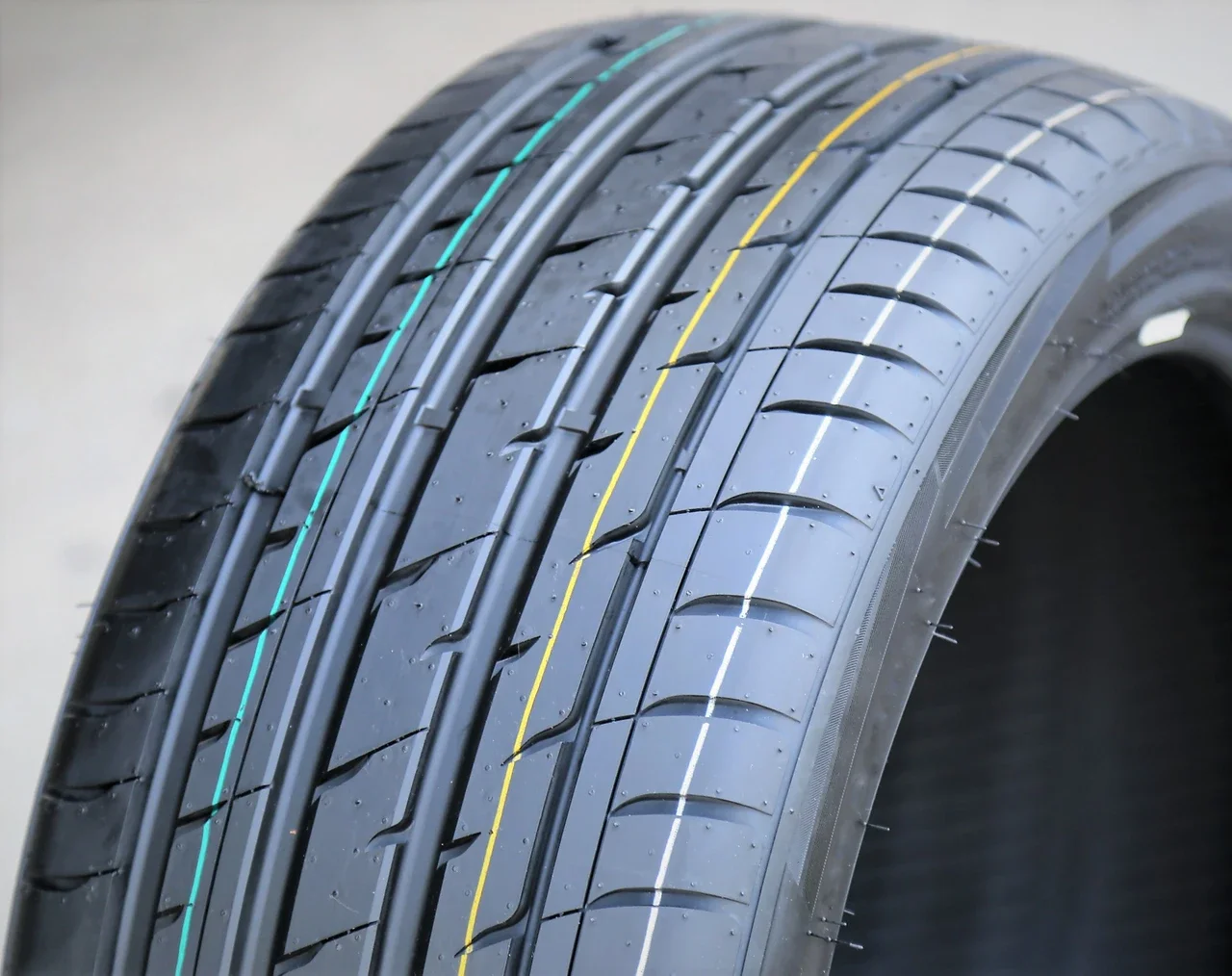 Haida HD927SP 245/40R17 ZR 95W