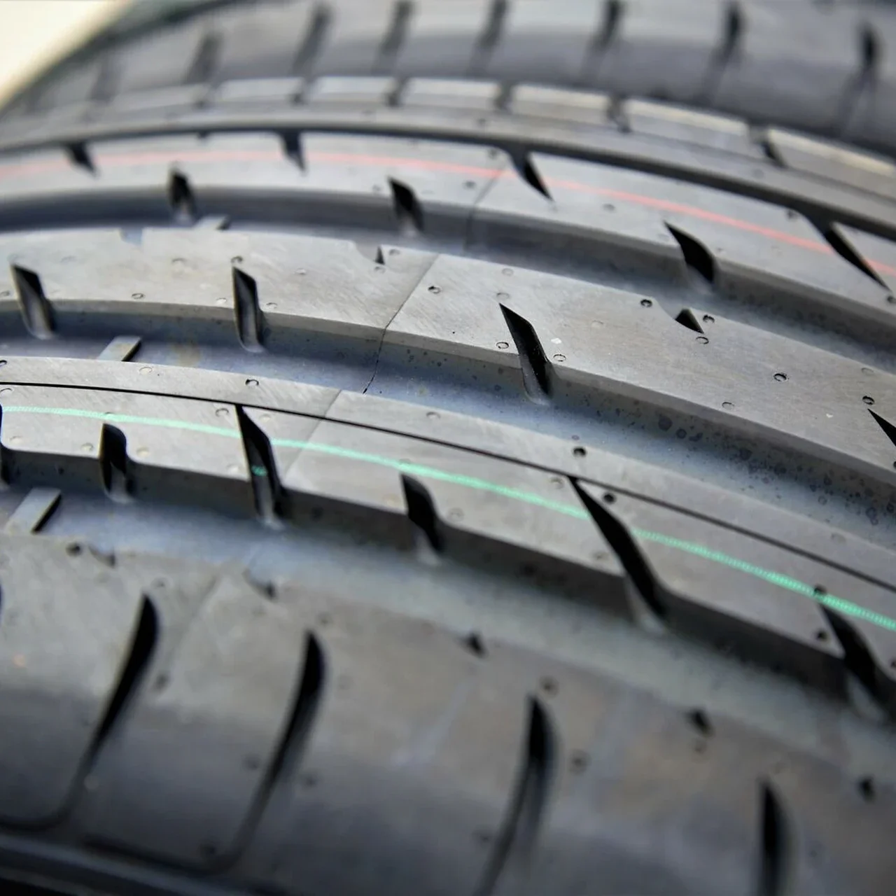 Haida LECP HD927 245/45R18 ZR 100W XL