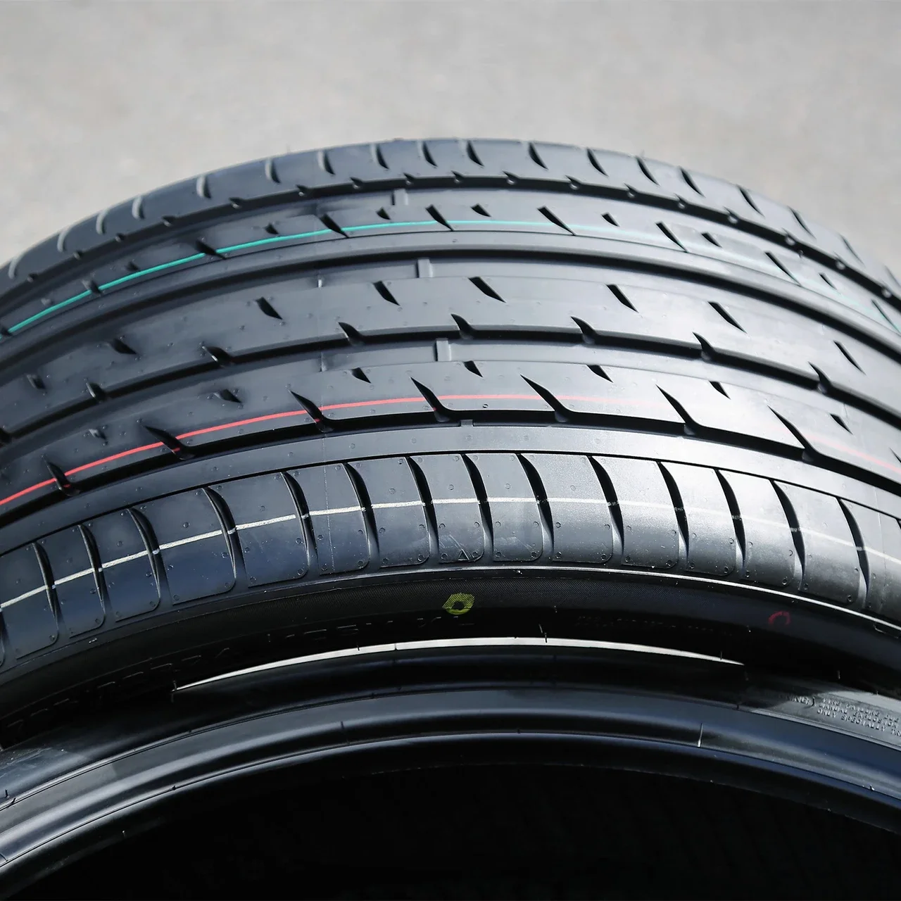 Haida LECP HD927 245/45R18 ZR 100W XL