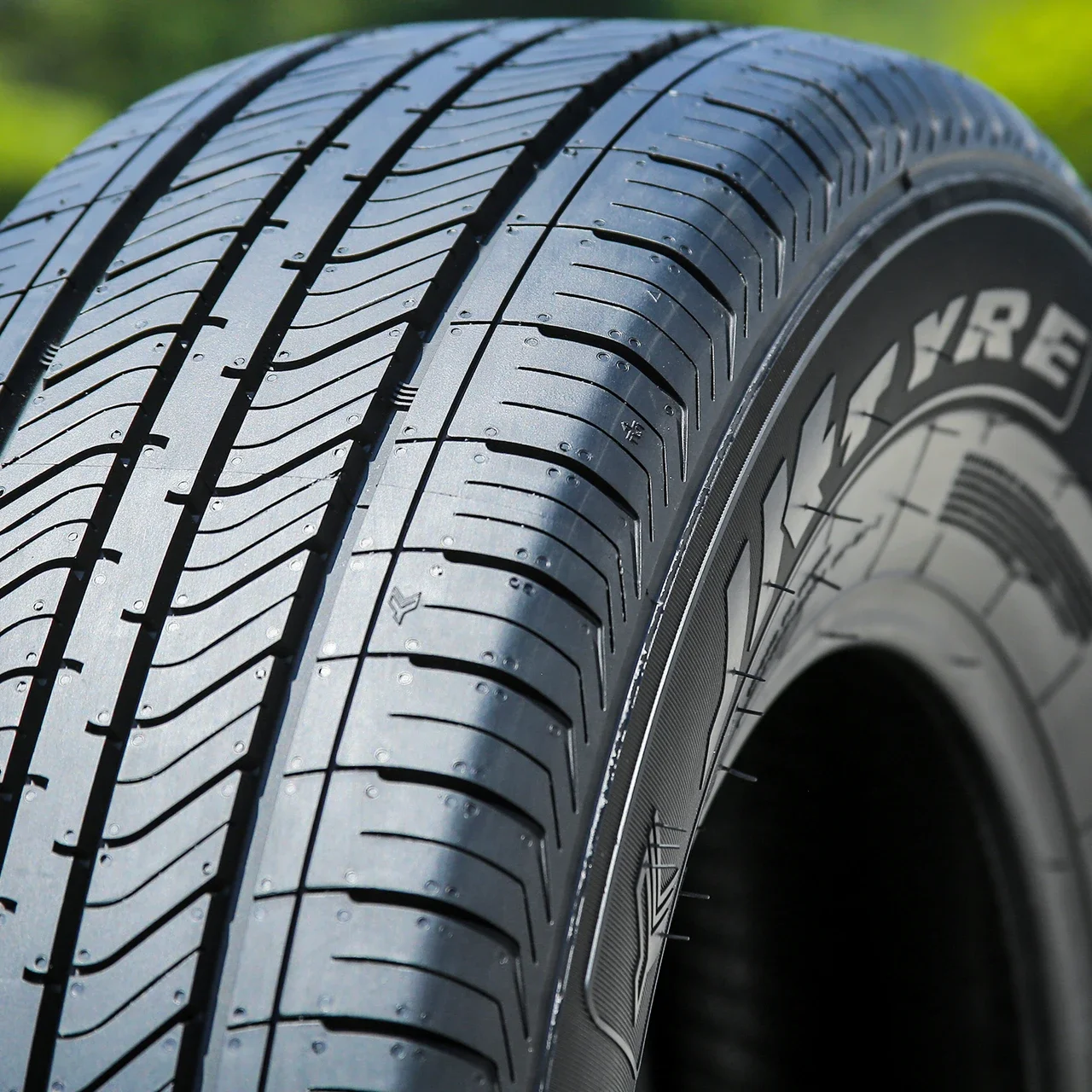 JK Tyre Elanzo Touring 215/60R17 95H