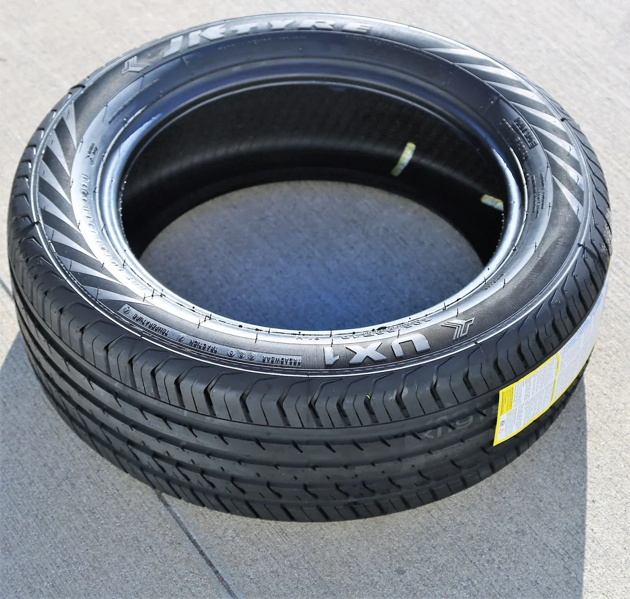 JK Tyre UX1 225/60R18 104H