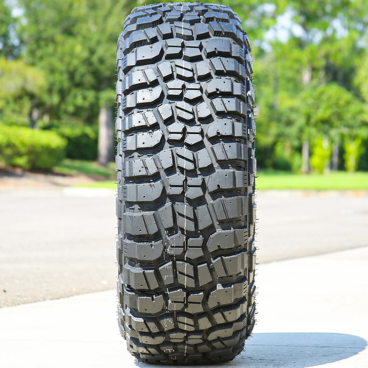 Kenda Klever M/T2 LT 275/70R18 125/122R E (10 Ply)