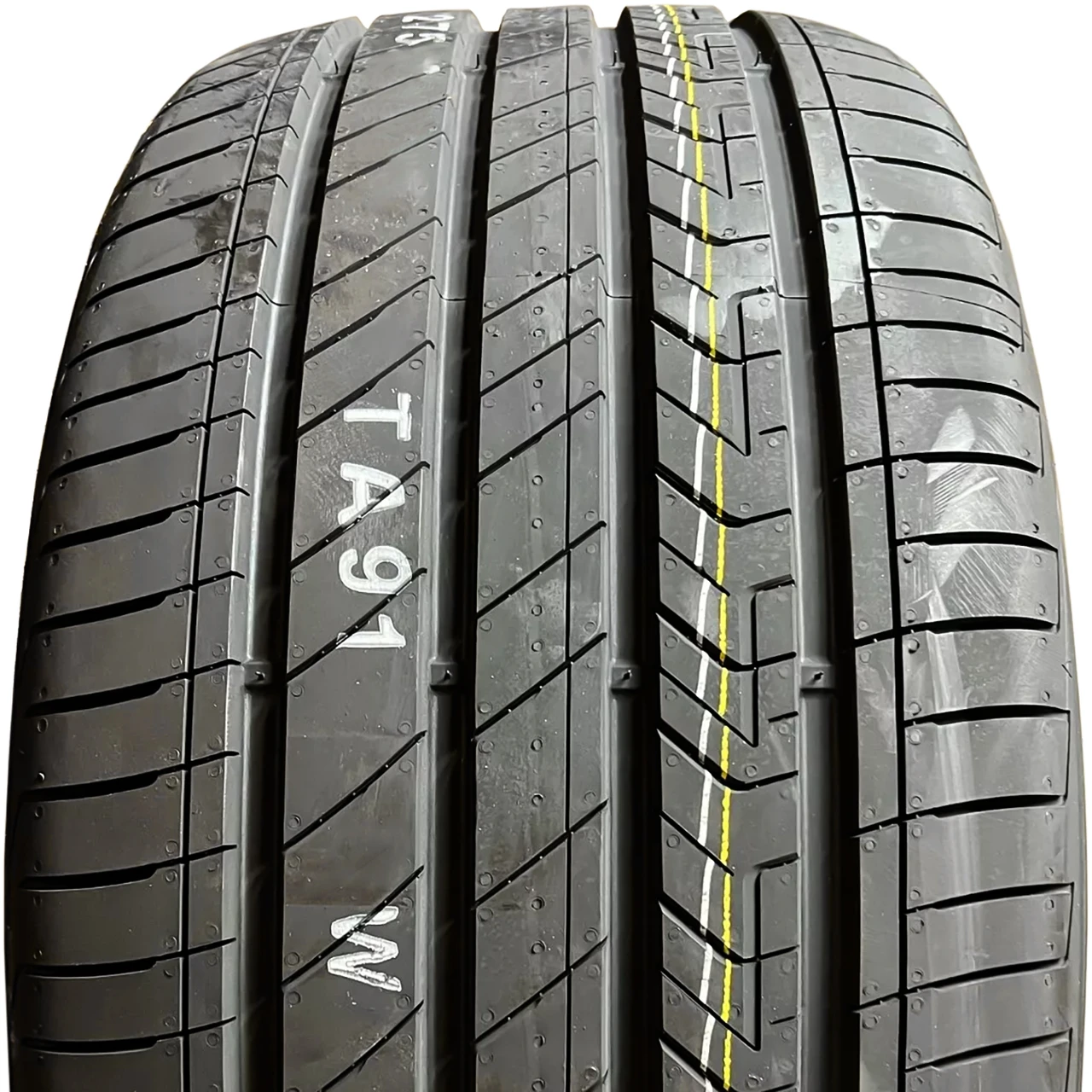 Kumho Majesty 9 Solus TA91 235/50R18 101W XL