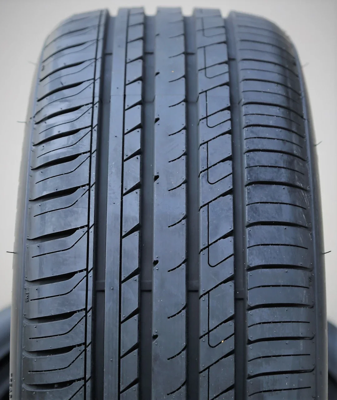 Lancaster LR-66 225/50R16 ZR 92W
