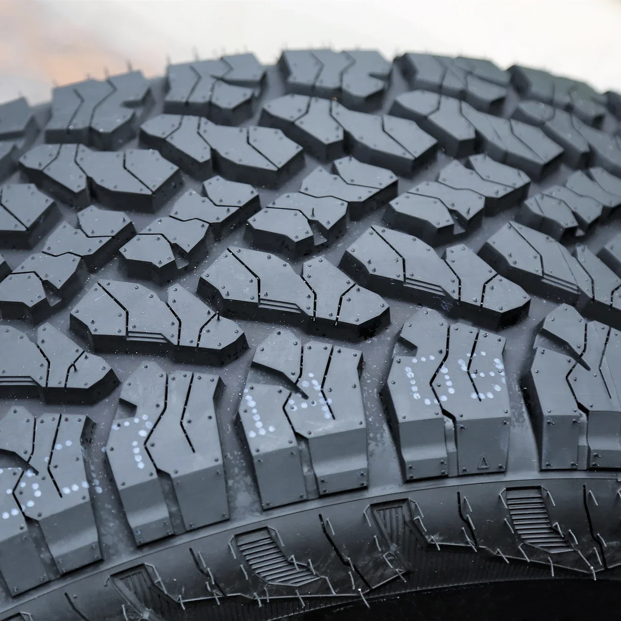 Lancaster LS-37 A/T 265/40R18 101H XL