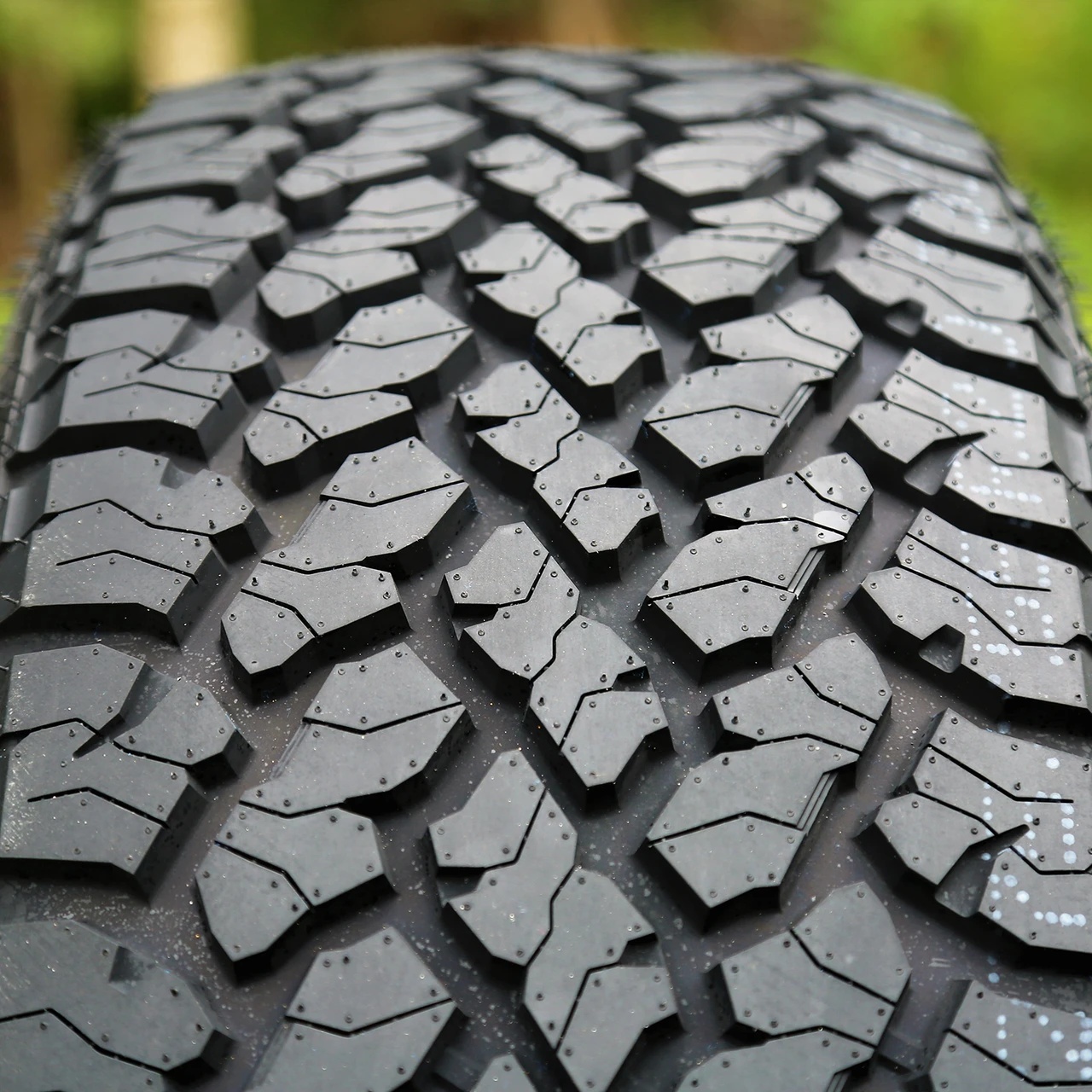 Lancaster LS-37 A/T LT 245/75R16 120/116S E (10 Ply)