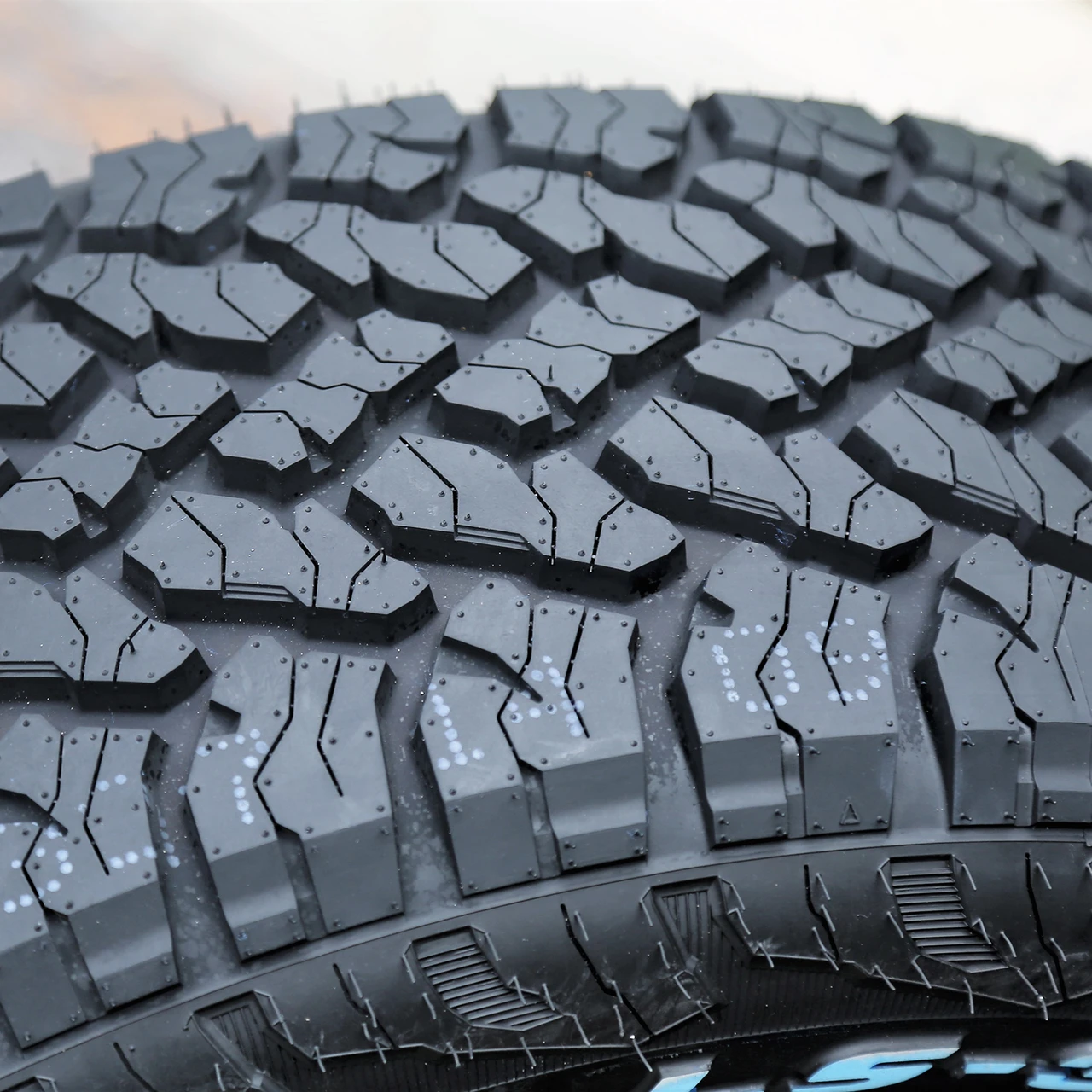 Lancaster LS-37 A/T LT 245/75R16 120/116S E (10 Ply)