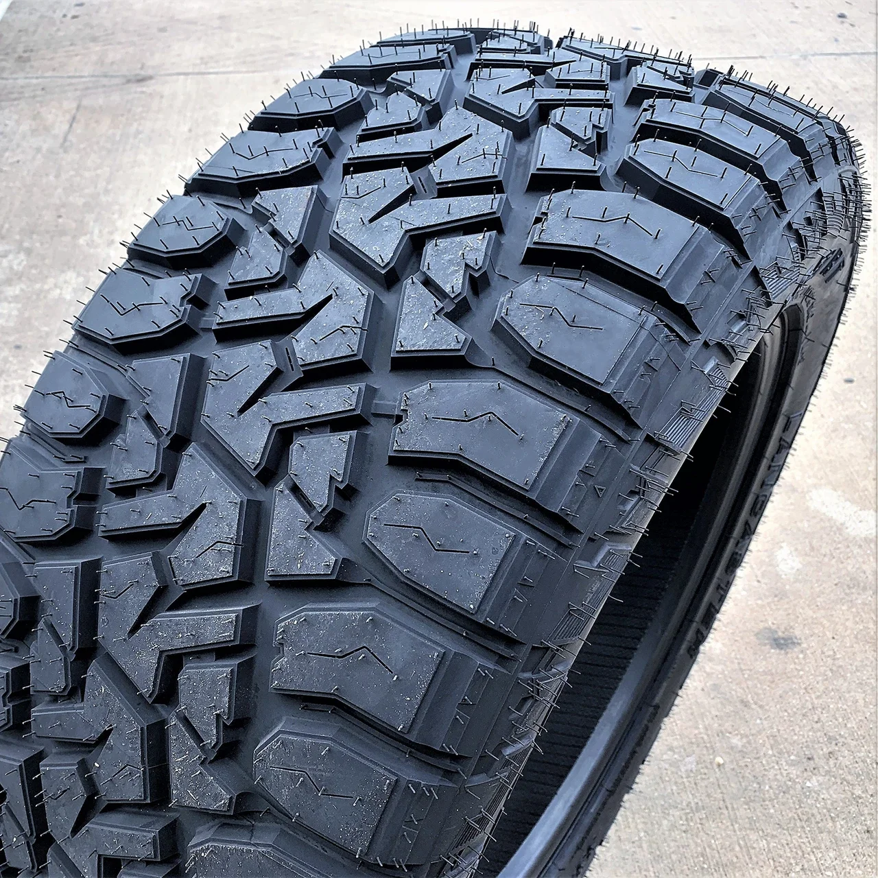 Lancaster LS-57 R/T LT 285/55R20 122/119Q E (10 Ply)