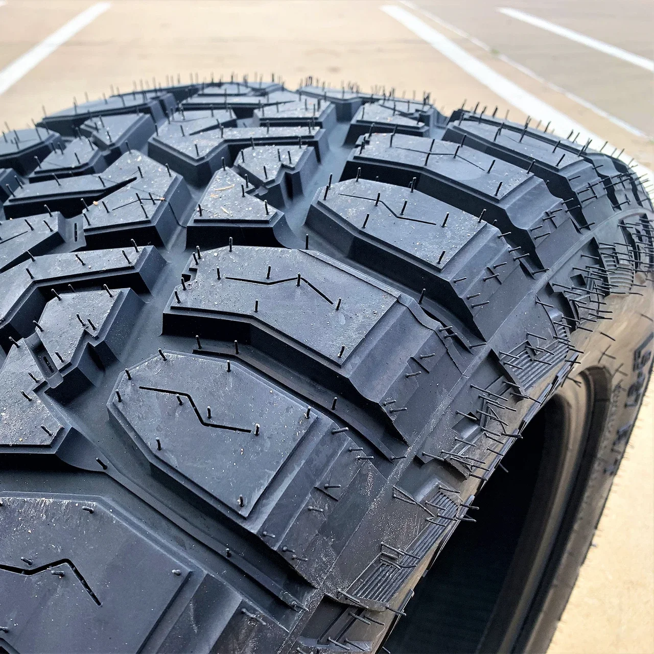 Lancaster LS-57 R/T LT 285/55R20 122/119Q E (10 Ply)