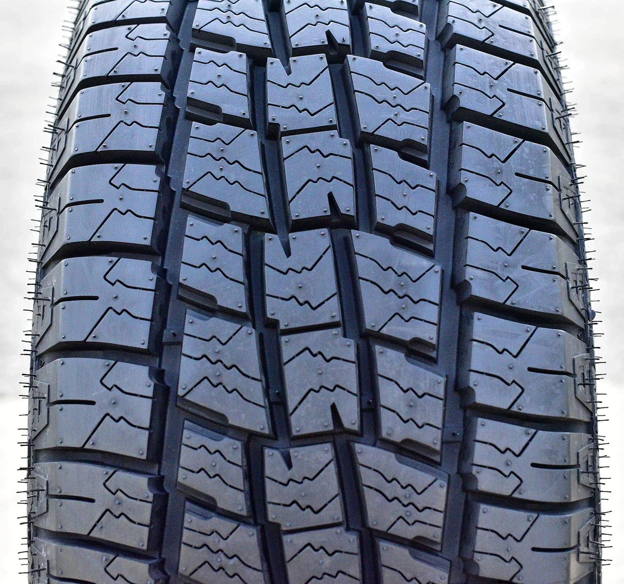 Landgolden LGT57 A/T LT 235/80R17 120/117S E (10 Ply)