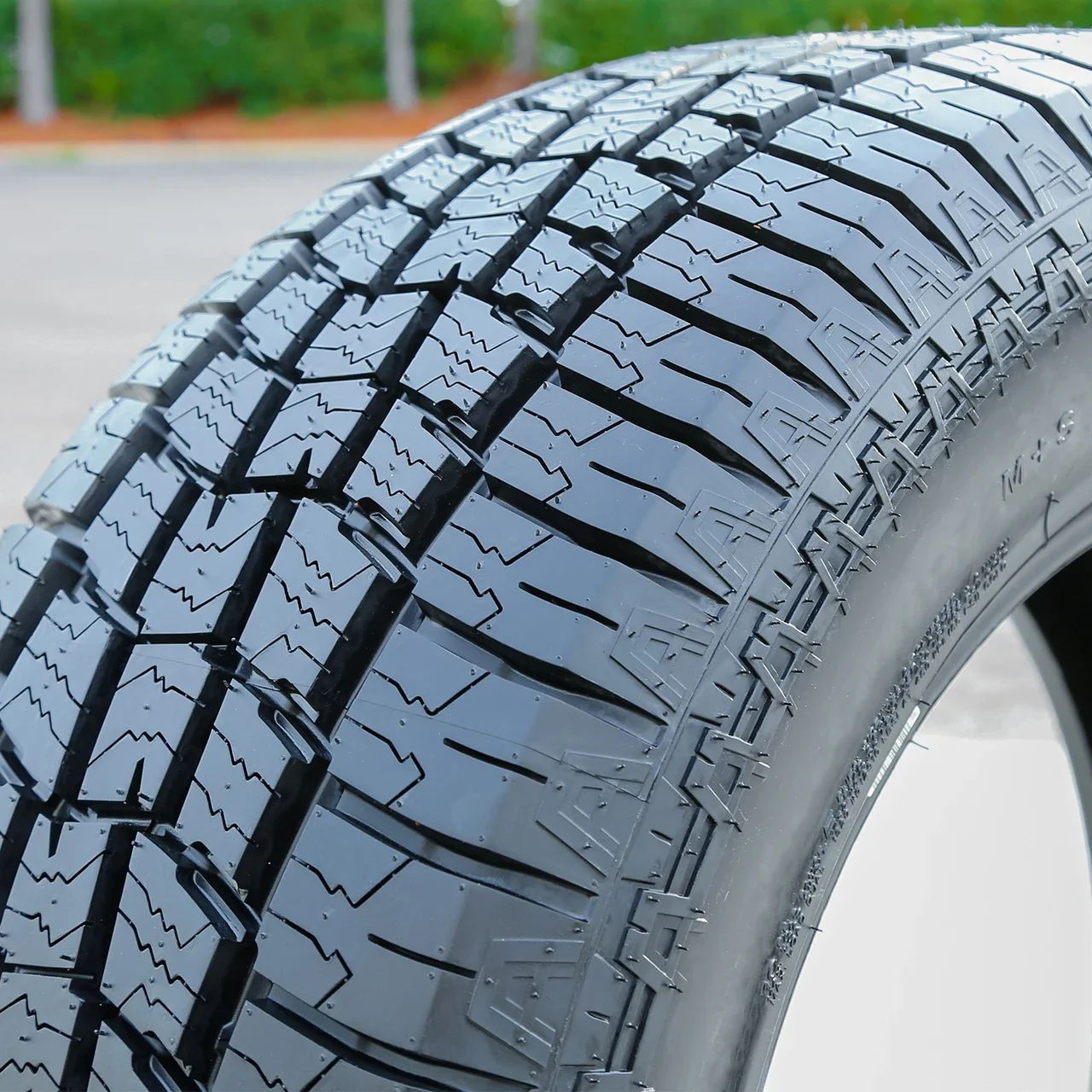 Landgolden LGT57 A/T LT 265/70R17 121/118S E (10 Ply)