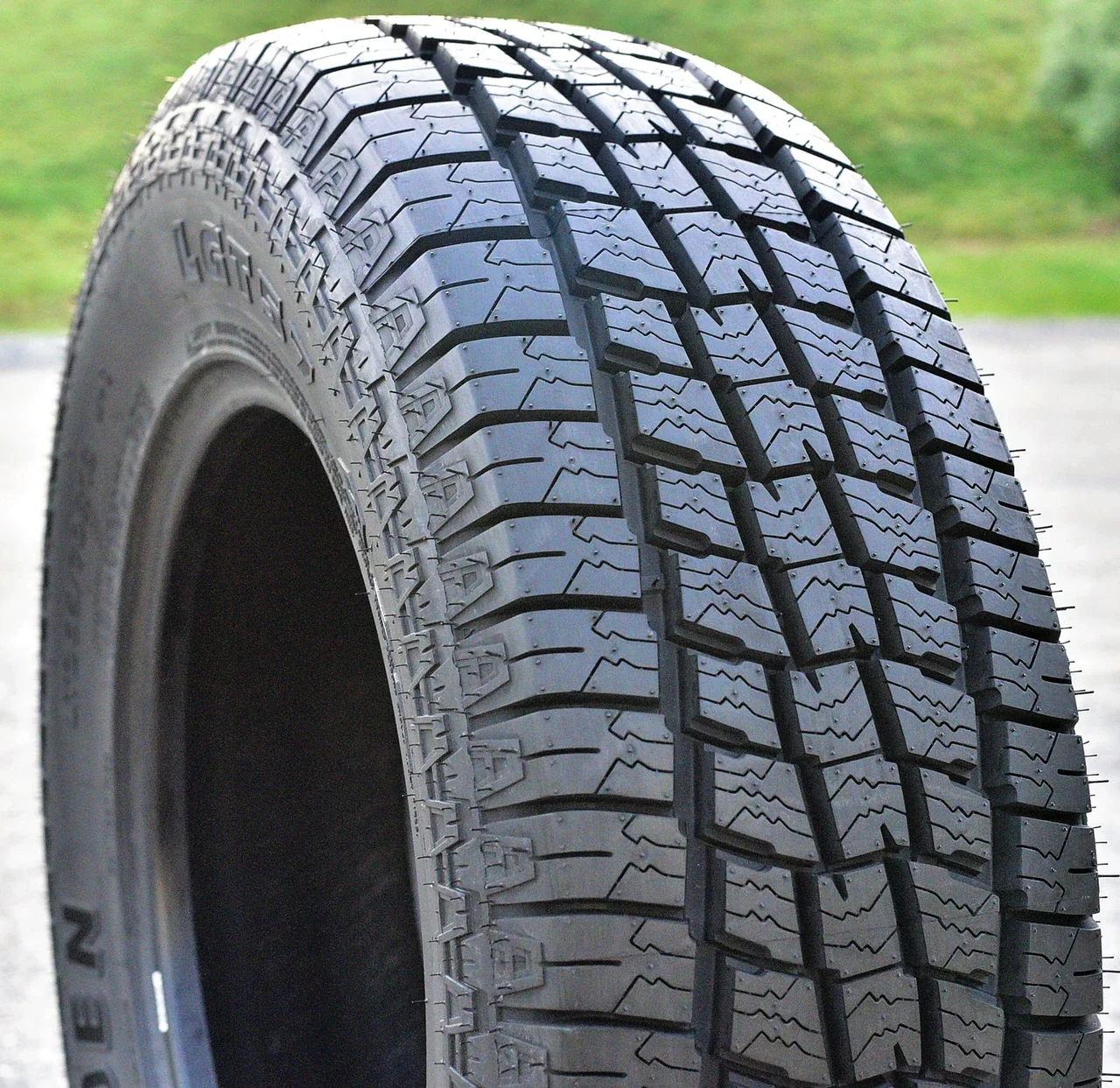 Landgolden LGT57 A/T LT 265/70R18 124/121S E (10 Ply)