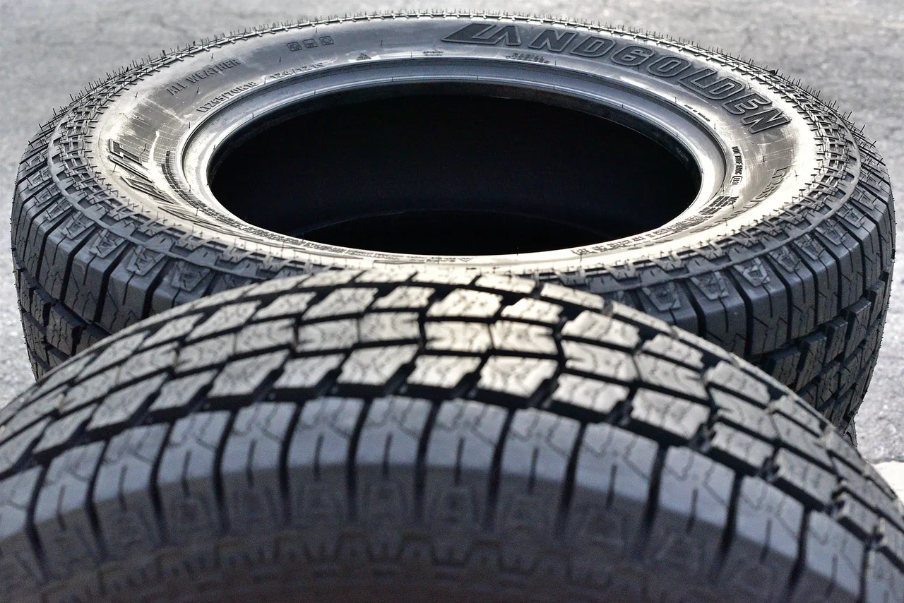 Landgolden LGT57 A/T LT 265/70R18 124/121S E (10 Ply)