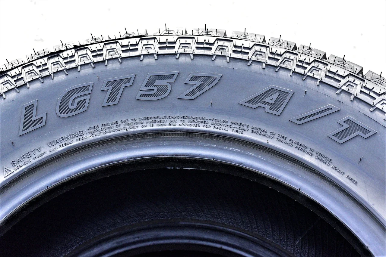 Landgolden LGT57 A/T LT 265/70R18 124/121S E (10 Ply)